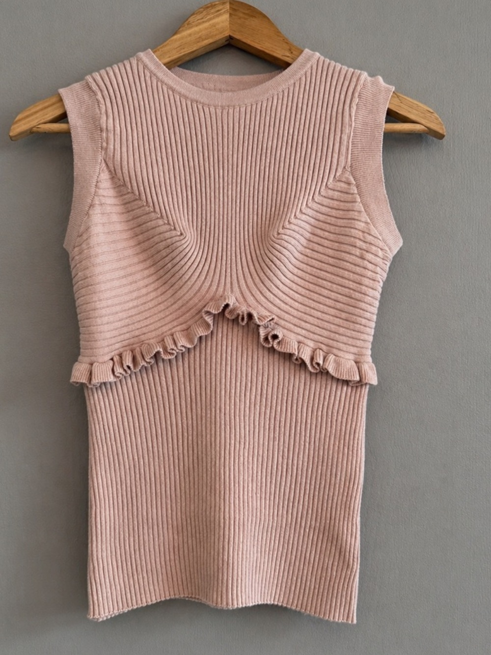 RIHOAS Ribbed Knit Blush Pink Top Medium Ruffle Hem Fitted Sleeveless Stretch